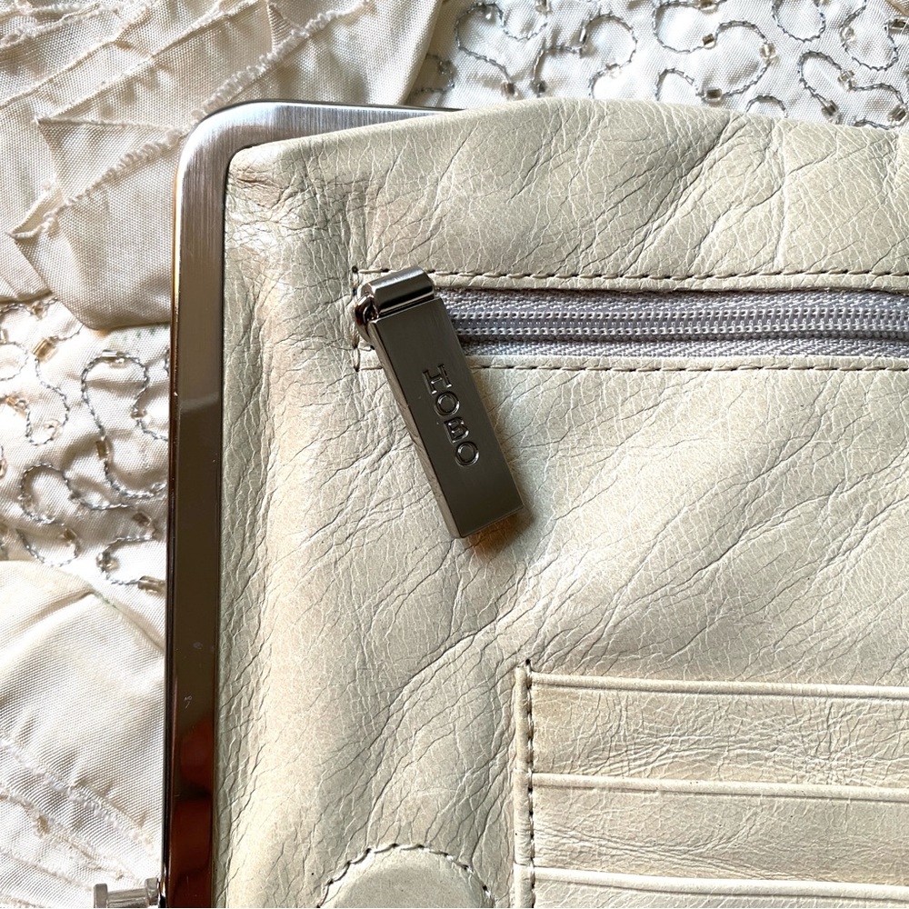 HOBO Lauren Cream Ivory Off White Multiple Compartments Clutch Cardhold Wallet - Picture 4 of 16